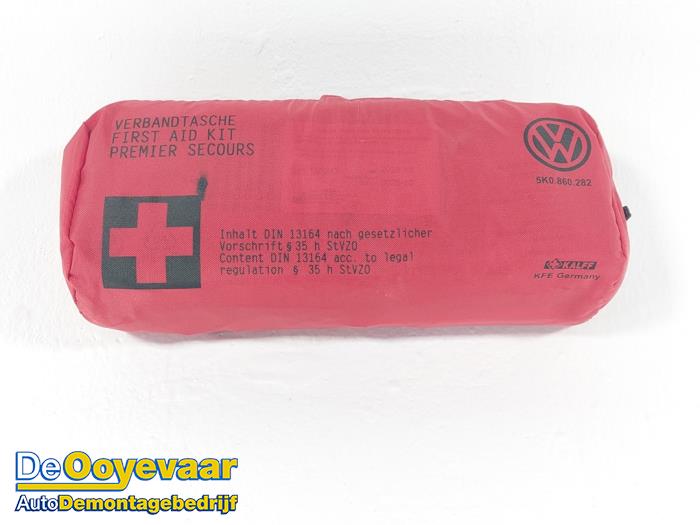Apteczka pierwszej pomocy z Volkswagen T-Roc 1.0 TSI 110 12V 2021