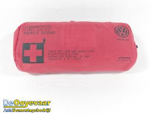 Used First aid kit Volkswagen T-Roc 1.0 TSI 110 12V Price € 14,99 Margin scheme offered by Autodemontagebedrijf De Ooyevaar
