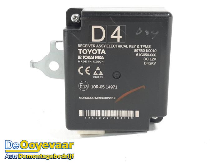 Używane Keyless Entry-Antena Toyota Yaris IV (P21/PA1/PH1) 1.5 12V Hybrid Cena € 29,99 Procedura marży oferowane przez Autodemontagebedrijf De Ooyevaar