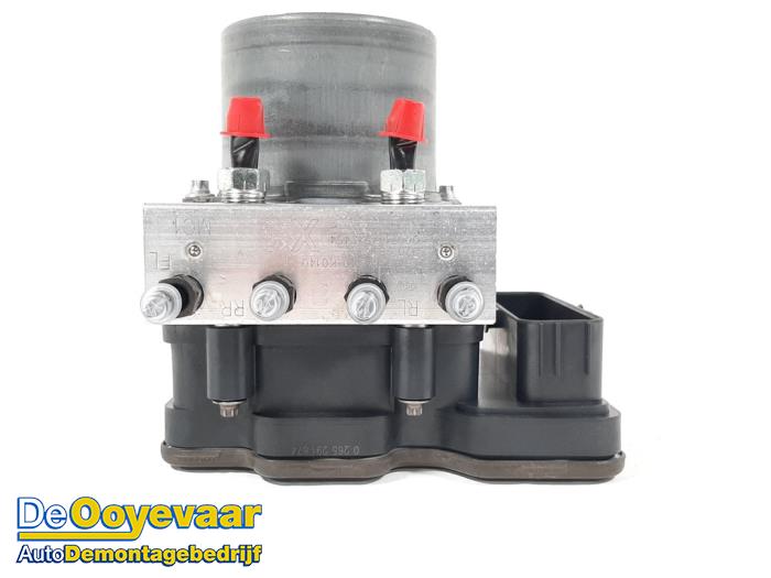 Begagnade ABS-pump Toyota Yaris IV (P21/PA1/PH1) 1.5 12V Hybrid Pris € 59,99 Marginaltabell erbjuds av Autodemontagebedrijf De Ooyevaar