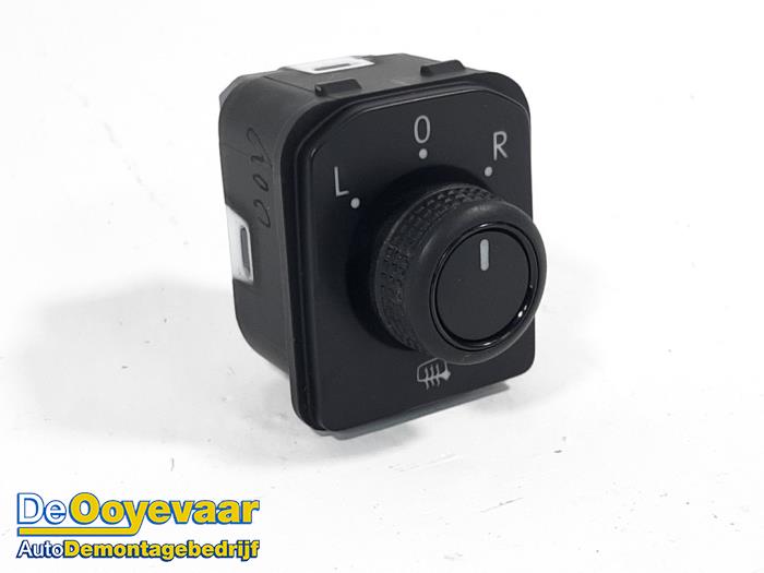 Mirror switch from a Volkswagen Polo VI (AW1) 1.6 TDI 16V 95 2020