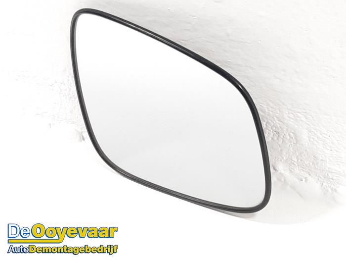 Mirror glass, right from a Daewoo Spark 1.0 16V Bifuel 2011