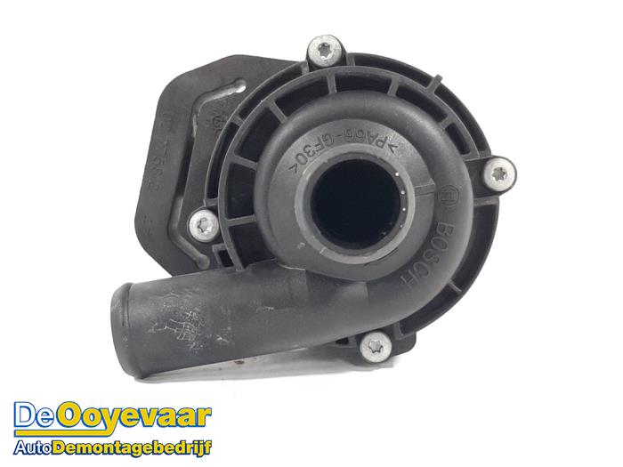 Begagnade Extra vattenpump Mercedes C (W205) C-350 e 2.0 16V Pris € 9,99 Marginaltabell erbjuds av Autodemontagebedrijf De Ooyevaar