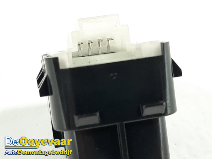 Electric window switch from a Mercedes-Benz C (W205) C-350 e 2.0 16V 2016