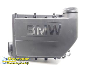 Usados Cuerpo de filtro de aire BMW X5 (F15) xDrive 35i 3.0 Precio € 99,99 Norma de margen ofrecido por Autodemontagebedrijf De Ooyevaar