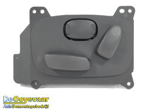 Used Electric seat switch Landrover Range Rover Evoque (LVJ/LVS) 2.2 TD4 16V Coupe Price € 59,99 Margin scheme offered by Autodemontagebedrijf De Ooyevaar