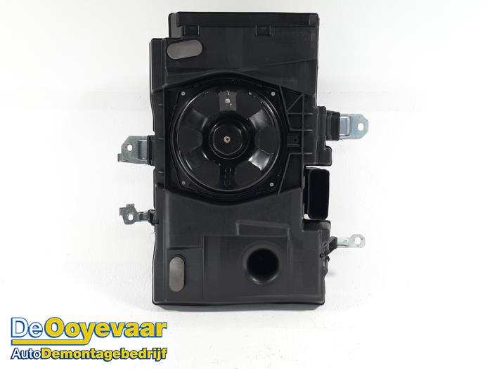 Używane Subwoofer Landrover Range Rover Evoque (LVJ/LVS) 2.2 TD4 16V Coupe Cena € 39,99 Procedura marży oferowane przez Autodemontagebedrijf De Ooyevaar
