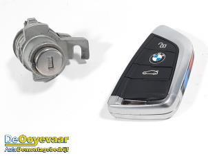 Usados Cilindro de cerradura de puerta izquierda BMW X5 (F15) xDrive 35i 3.0 Precio € 99,99 Norma de margen ofrecido por Autodemontagebedrijf De Ooyevaar