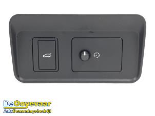 Used Switch (miscellaneous) Landrover Range Rover Evoque II (LZC/LZS/LZH) 2.0 P200 MHEV 16V AWD Price € 24,99 Margin scheme offered by Autodemontagebedrijf De Ooyevaar