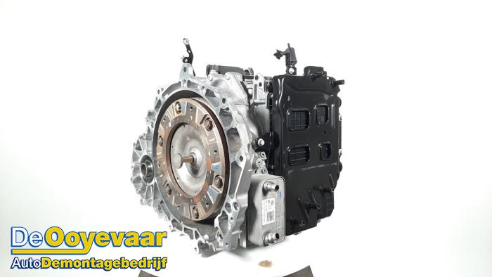Gearbox from a Land Rover Range Rover Evoque II (LZC/LZS/LZH) 2.0 P200 MHEV 16V AWD 2020