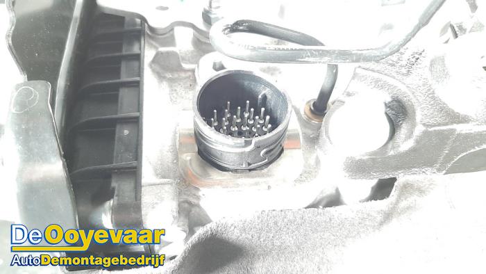 Gearbox from a Land Rover Range Rover Evoque II (LZC/LZS/LZH) 2.0 P200 MHEV 16V AWD 2020