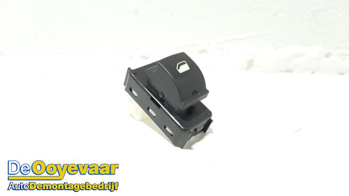 Usados Interruptor de ventanilla eléctrica Peugeot 208 II (UB/UH/UP) 1.2 Vti 12V PureTech 75 Precio € 14,99 Norma de margen ofrecido por Autodemontagebedrijf De Ooyevaar