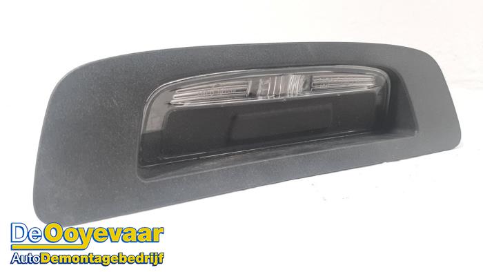 Begagnade Handtag, baklucka Opel Crossland (X) 1.2 12V Pris € 9,99 Marginaltabell erbjuds av Autodemontagebedrijf De Ooyevaar