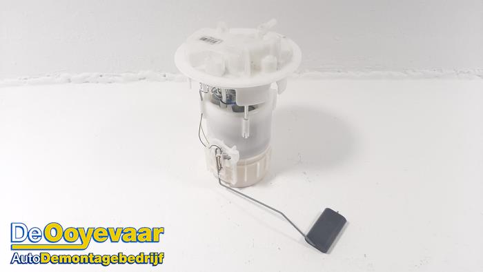 Usagé Pompe à carburant Opel Crossland (X) 1.2 12V Prix € 19,99 Règlement à la marge proposé par Autodemontagebedrijf De Ooyevaar