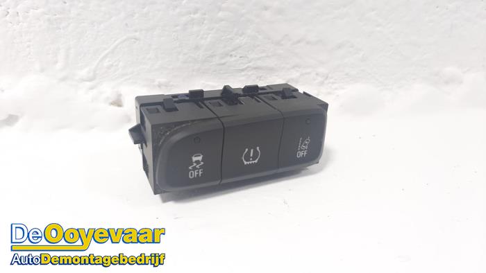 Używane Przelacznik ESP Opel Crossland (X) 1.2 12V Cena € 5,00 Procedura marży oferowane przez Autodemontagebedrijf De Ooyevaar