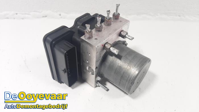Begagnade ABS-pump Renault Captur II (RJB) 1.3 TCE 130 16V Pris € 69,99 Marginaltabell erbjuds av Autodemontagebedrijf De Ooyevaar