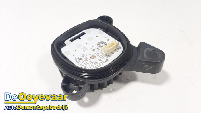 Używane Modułowy reflektor LED Peugeot 2008 (UD/UK/UR/US/UX) 1.2 VTi 12V PureTech 130 Cena € 49,99 Procedura marży oferowane przez Autodemontagebedrijf De Ooyevaar