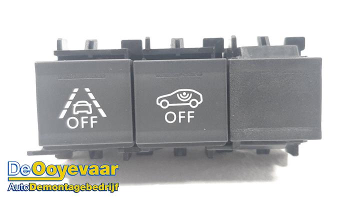 Switch (miscellaneous) from a Peugeot 2008 (UD/UK/UR/US/UX) 1.2 VTi 12V PureTech 130 2020