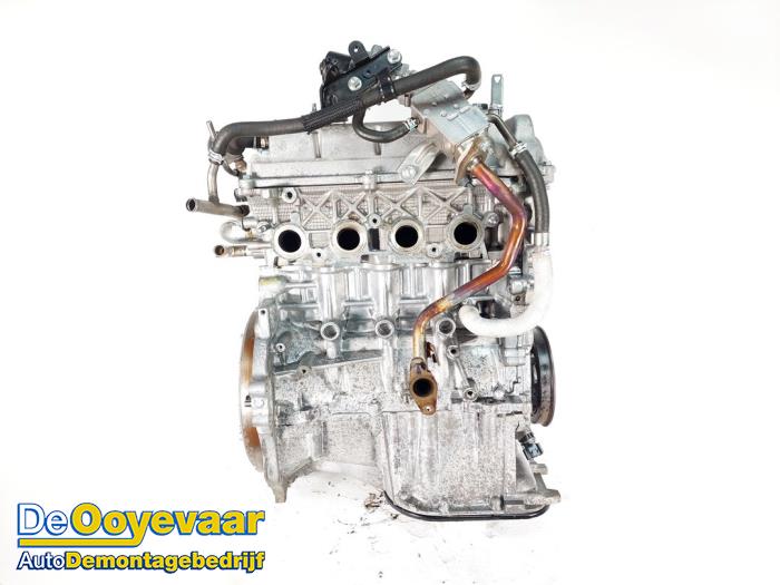 Engine from a Toyota Yaris III (P13) 1.5 16V Hybrid 2016