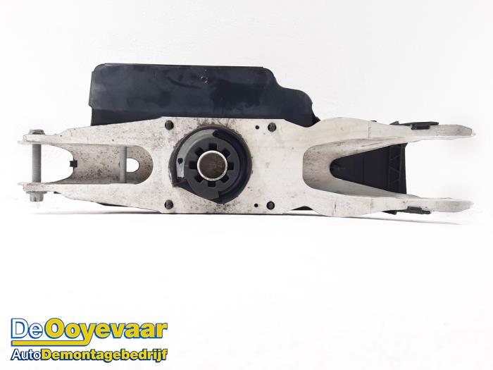 Rear lower wishbone, left from a Mercedes-Benz CLA Shooting Brake (118.6) 2.0 CLA-250 Turbo 16V 2020