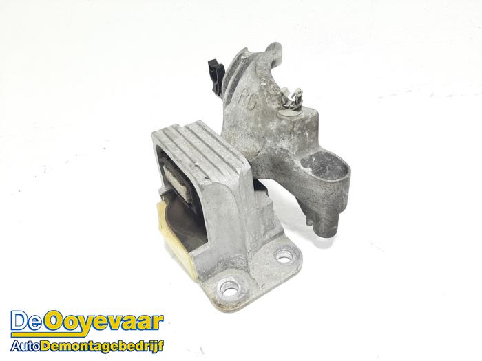 Usagé Support moteur Renault Megane III CC (EZ) 2.0 16V CVT Prix € 9,99 Règlement à la marge proposé par Autodemontagebedrijf De Ooyevaar