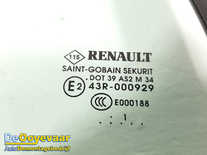 Szyba prawa tylna wersja 2-drzwiowa z Renault Megane III CC (EZ) 2.0 16V CVT 2012