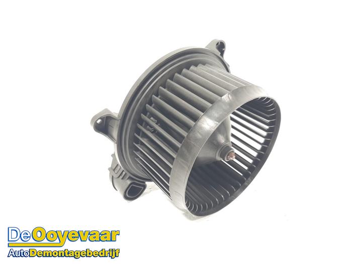 Heating and ventilation fan motor from a Ford Fiesta 7 1.1 Ti-VCT 12V 85 2019