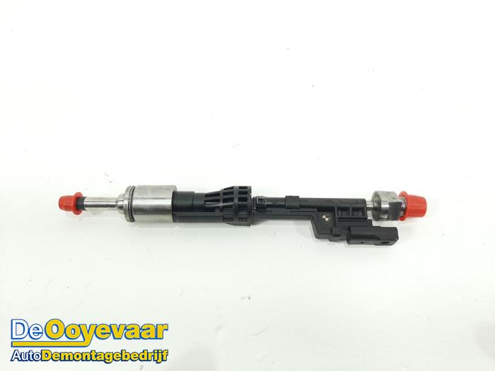 Injektor (Benzineinspritzung) van een BMW 3 serie (F30) 320i 2.0 16V 2012