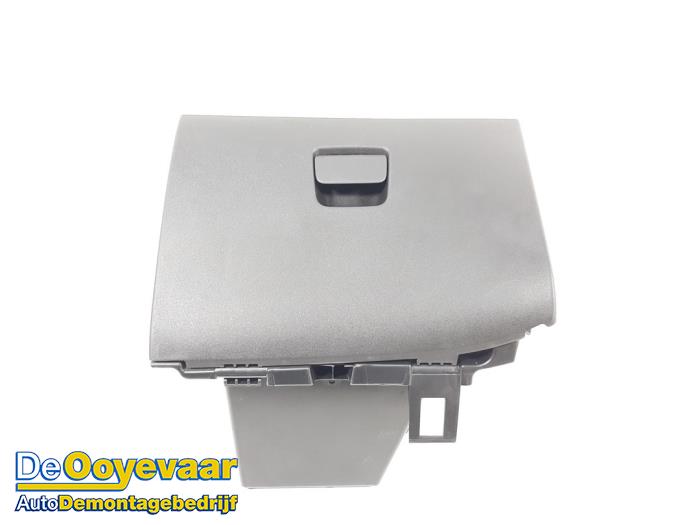 Begagnade Handskfack Citroen C3 Aircross I (2C/2R) 1.2 e-THP PureTech 110 Pris € 39,99 Marginaltabell erbjuds av Autodemontagebedrijf De Ooyevaar