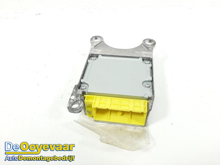 Airbag Module from a Toyota Auris Touring Sports (E18) 1.8 16V Hybrid 2013