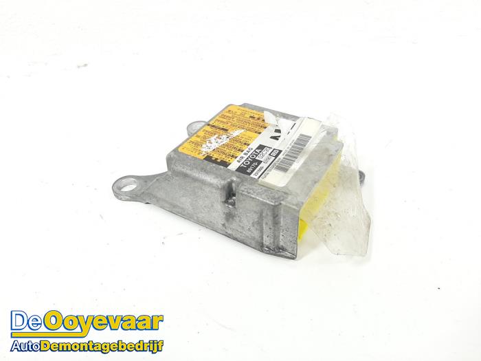 Airbag Module from a Toyota Auris Touring Sports (E18) 1.8 16V Hybrid 2013