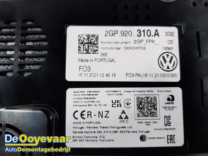 Instrument panel from a Volkswagen Polo VI (AW1) 1.0 TSI 12V 2022