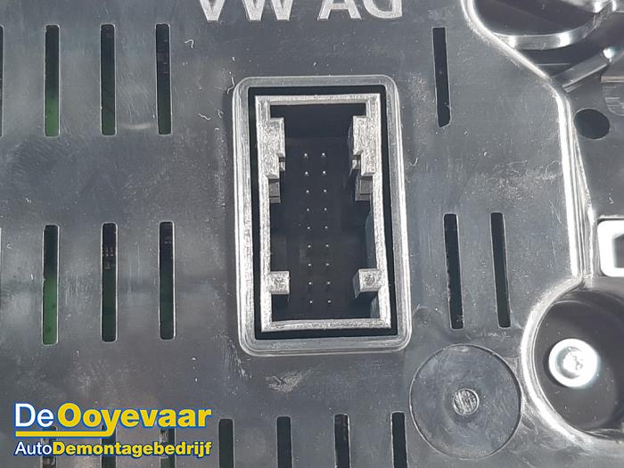 Instrument panel from a Volkswagen Polo VI (AW1) 1.0 TSI 12V 2022