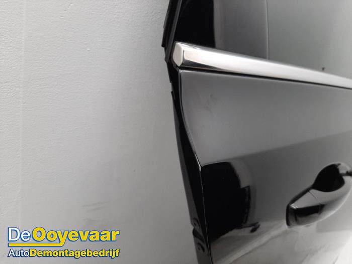 Rear door 4-door, right from a Peugeot 308 SW (L4/L9/LC/LJ/LR) 1.6 BlueHDi 120 2017