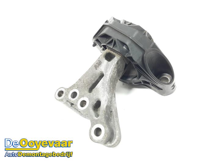 Used Engine mount Citroen C4 Cactus (0B/0P) 1.2 PureTech 82 12V Price € 9,99 Margin scheme offered by Autodemontagebedrijf De Ooyevaar