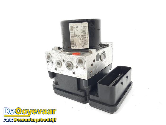 Begagnade ABS-pump Alfa Romeo Giulietta (940) 1.4 TB 16V MultiAir Pris € 69,99 Marginaltabell erbjuds av Autodemontagebedrijf De Ooyevaar