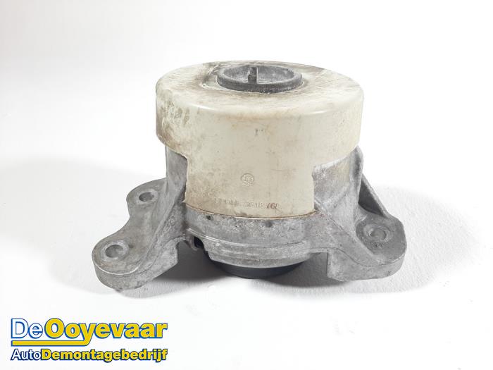 Used Engine mount Mercedes C (W205) C-300 2.0 Turbo 16V 4-Matic Price € 29,99 Margin scheme offered by Autodemontagebedrijf De Ooyevaar