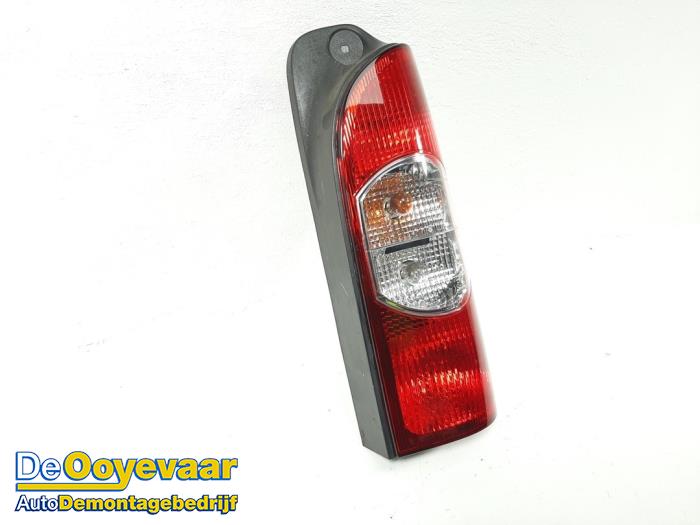 Taillight, right from a Renault Master III (FD/HD) 2.5 dCi 16V 100 2008