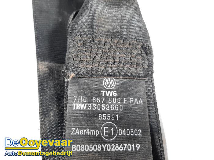 Front seatbelt, right from a Volkswagen Transporter T5 1.9 TDi 2008