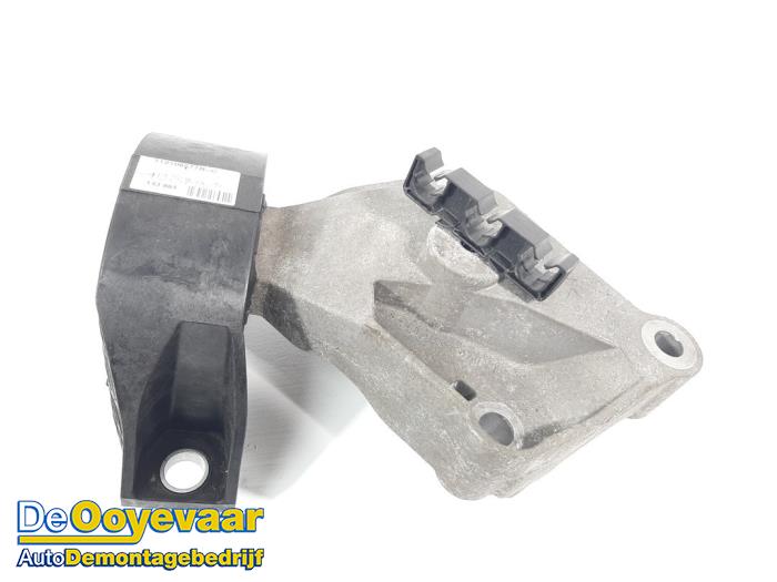 Usagé Support moteur Dacia Sandero II 0.9 TCE 12V Prix € 15,00 Règlement à la marge proposé par Autodemontagebedrijf De Ooyevaar