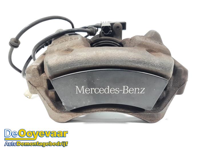 Zacisk hamulcowy prawy przód z Mercedes-Benz GLA (156.9) 2.2 220 CDI 16V 4-Matic 2014