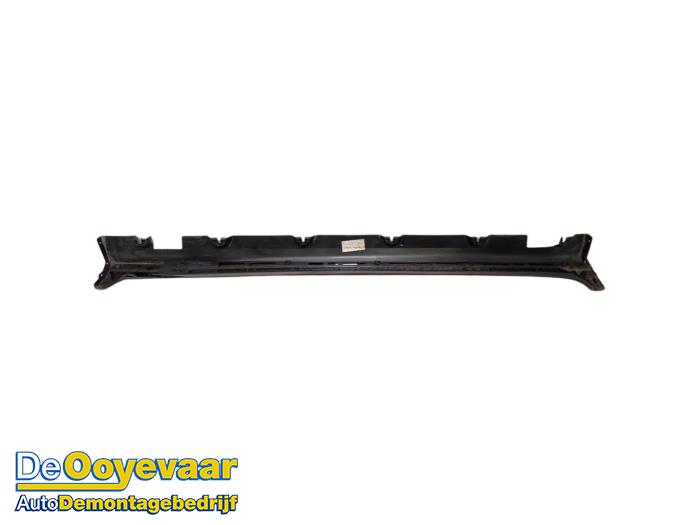 Side skirt, left from a Mercedes-Benz GLC (X253) 2.0 200 16V 4-Matic 2016
