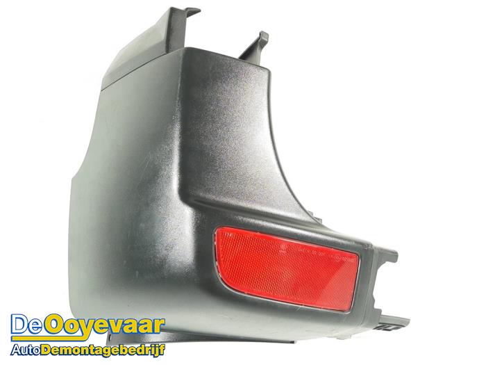 Rear bumper corner trim