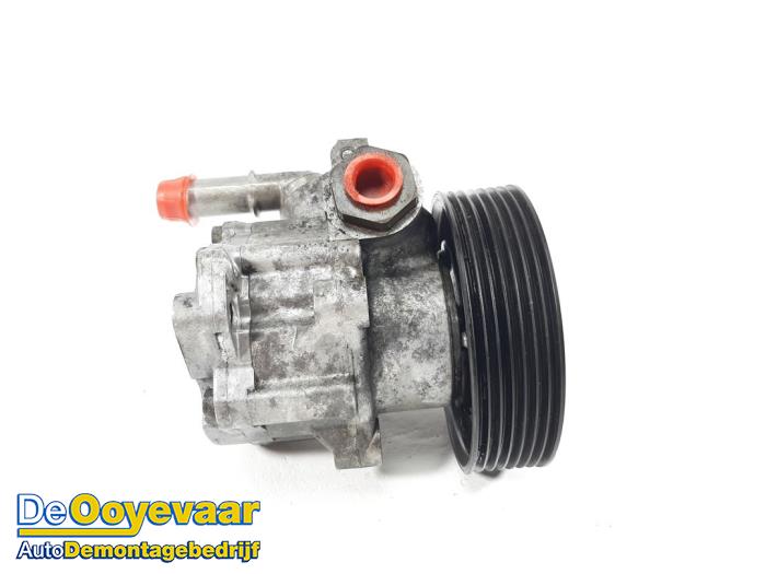 Power steering pump from a Renault Master III (FD/HD) 2.5 dCi 16V 100 2008