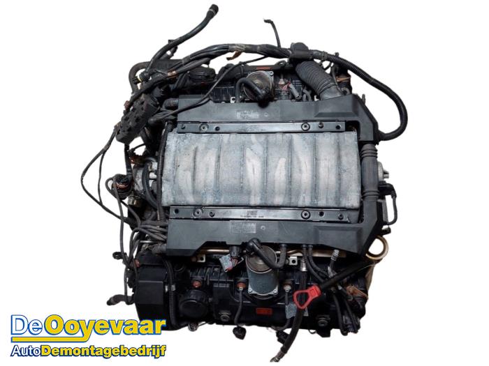Engine from a BMW 7 serie (E65/E66/E67) 745i,Li 4.4 V8 32V 2004