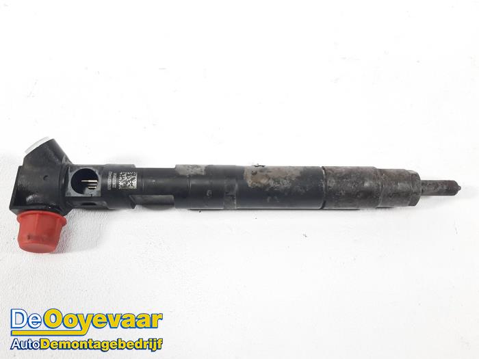 Injector (diesel) from a Mercedes-Benz Sprinter 3,5t (906.63) 316 CDI 16V 2016
