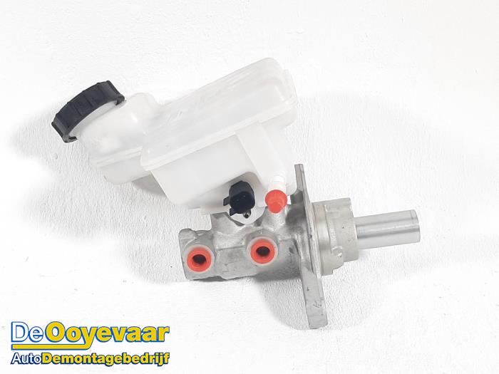 Master cylinder from a Ford Puma 1.0 Ti-VCT EcoBoost mHEV 12V 2020