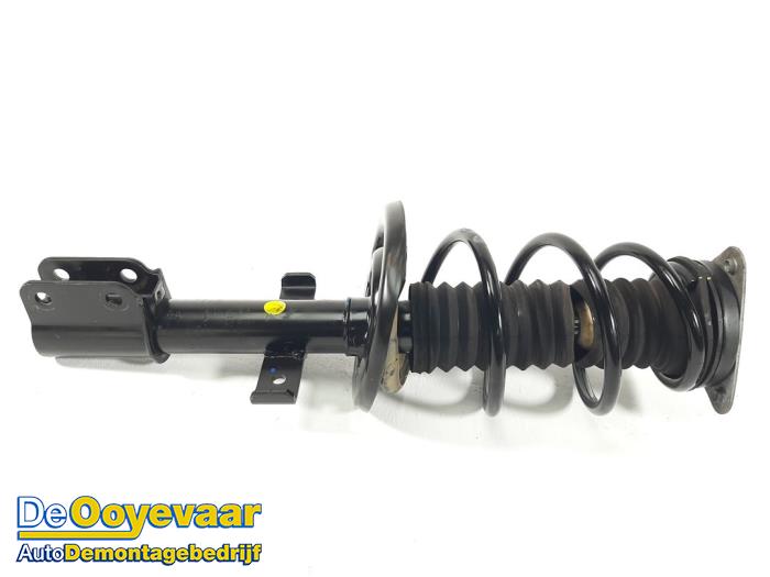 Front shock absorber rod, right from a Renault Clio IV (5R) 1.5 dCi 90 FAP 2017