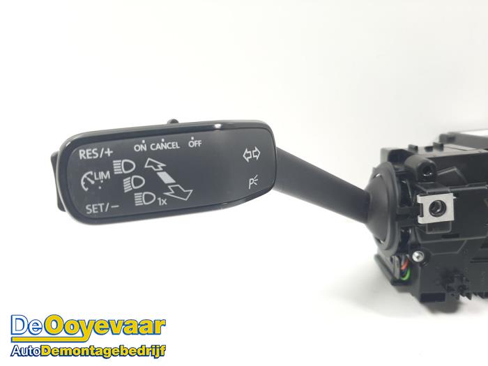 Steering column stalk from a Volkswagen Polo VI (AW1) 1.0 12V BlueMotion Technology 2018