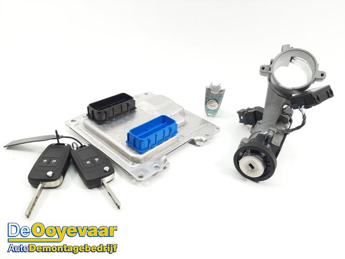 Used Ignition lock + computer Opel Karl 1.0 12V Price € 175,00 Margin scheme offered by Autodemontagebedrijf De Ooyevaar